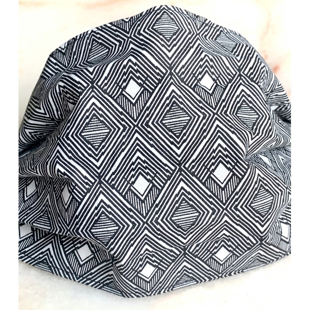 ADULT CLOTH FACE MASK_BLACK/WHITE GEOMETRIC - Picture 6 of 10